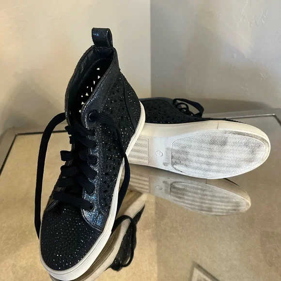 Women’s Sneaker - Picture 5 of 5